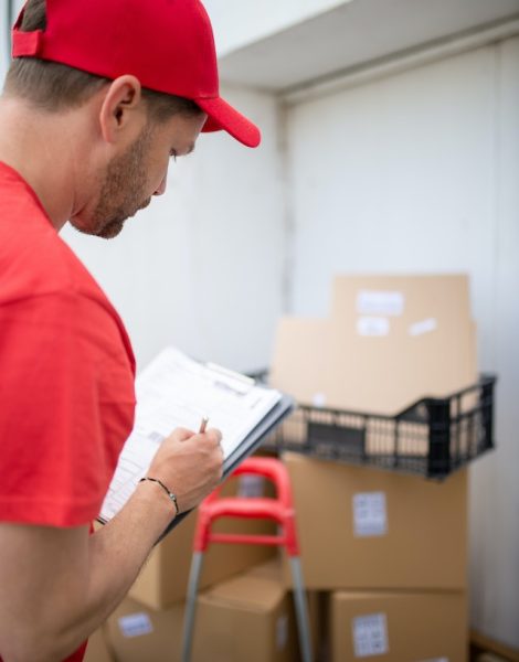 pexels-kampus-production-7843990